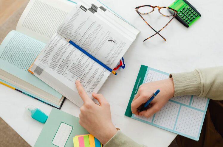 Was ist eine betriebliche Ausbildung? Alles, was du über Ablauf, Vorteile und Prüfungen wissen musst