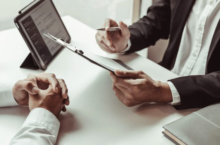 Inhalte einer Stellenbeschreibung: Was wirklich drinstehen muss – und warum es entscheidend ist