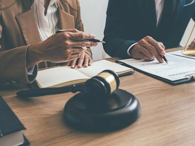 Arbeitgeber lügt vor Arbeitsgericht Was Arbeitnehmer jetzt wissen müssen
