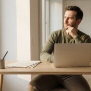 Schreibtisch Höhe nach Körpergröße Tabelle