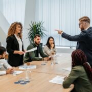 Böse Sprüche für Kollegen zum Aufregen
